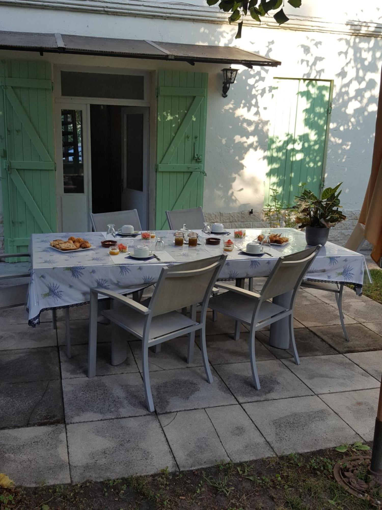 Chez Alexandra Bed & Breakfast Louchats Exterior photo